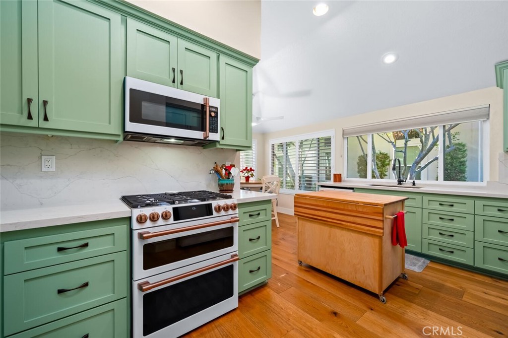 MLS #OC25273141 image #13