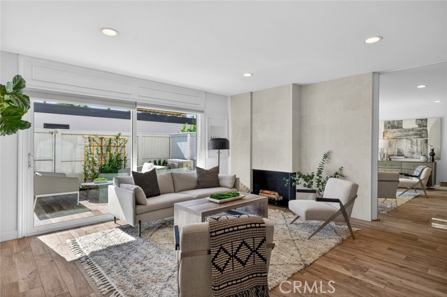 Detail Gallery Image 6 of 33 For 1074 Buckingham, Newport Beach,  CA 92660 - 2 Beds | 2/1 Baths