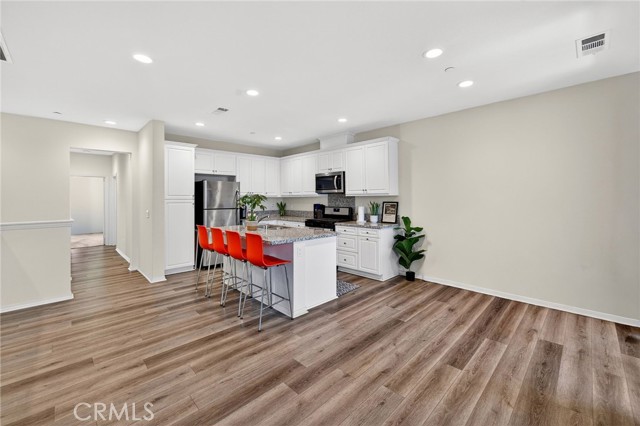 Detail Gallery Image 11 of 48 For 2845 E Berry Loop #33,  Ontario,  CA 91761 - 2 Beds | 2 Baths