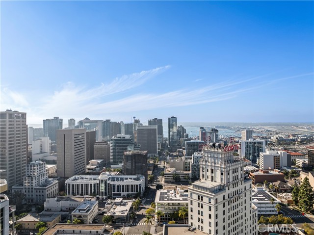 801 Ash Street, San Diego CA: https://media.crmls.org/medias/376ac798-ac71-43ba-853c-26b9d0541193.jpg
