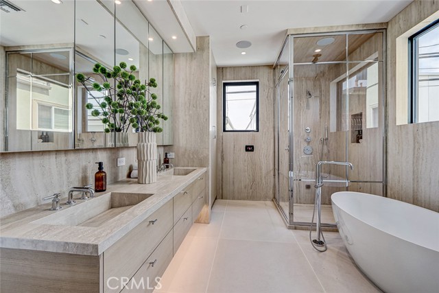 315 25th, Manhattan Beach, California 90266, 3 Bedrooms Bedrooms, ,3 BathroomsBathrooms,Residential,For Sale,25th,SB26081784