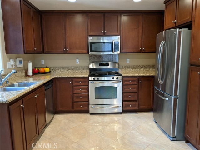 Detail Gallery Image 2 of 25 For 12356 Hollyhock Dr #4,  Rancho Cucamonga,  CA 91739 - 3 Beds | 2 Baths