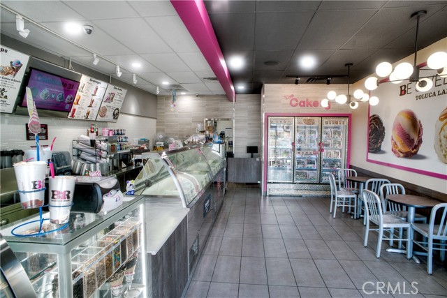0, Toluca Lake CA: https://media.crmls.org/medias/376bd8ae-d66d-4a5a-865d-c4cd873b5b16.jpg