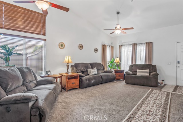 7483 Catalpa Avenue, Highland CA: https://media.crmls.org/medias/376dd8e5-dc7b-40d9-a893-112e7b6ae2e8.jpg