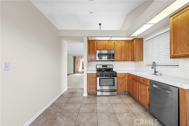 Detail Gallery Image 12 of 30 For 5286 Sunburst Dr, Palmdale,  CA 93552 - 3 Beds | 2 Baths