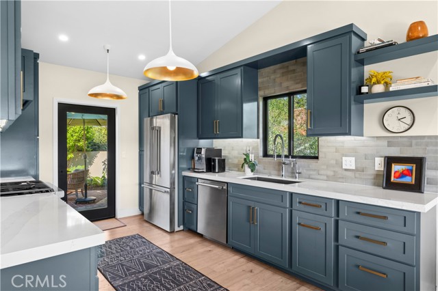 Detail Gallery Image 10 of 36 For 659 Vista Bonita, Newport Beach,  CA 92660 - 2 Beds | 2/1 Baths