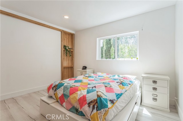 Detail Gallery Image 13 of 15 For 4922 Escobedo Dr, Woodland Hills,  CA 91364 - 5 Beds | 2/1 Baths