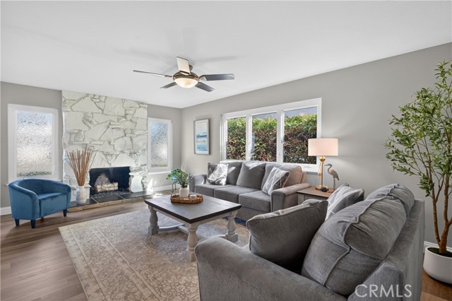 Detail Gallery Image 4 of 37 For 1610 E 20th St, Santa Ana,  CA 92705 - 3 Beds | 2 Baths