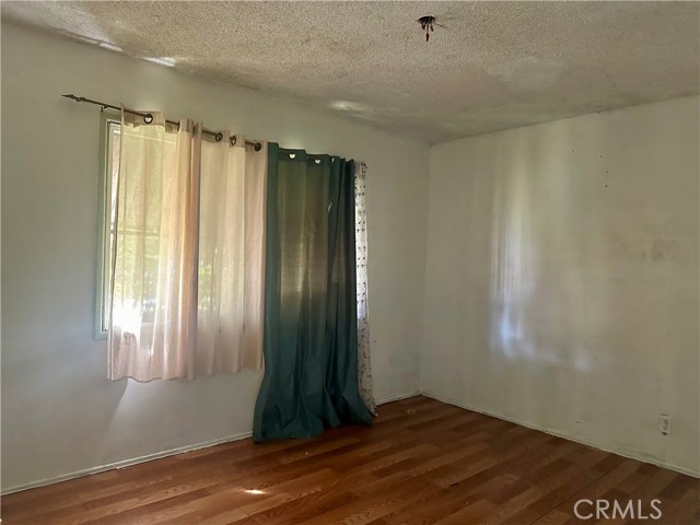 Detail Gallery Image 5 of 39 For 13608 Yukon Ave, Hawthorne,  CA 90250 - 5 Beds | 3 Baths