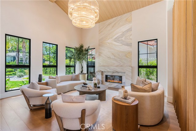 Detail Gallery Image 4 of 37 For 16711 Moorpark St, Encino,  CA 91436 - 6 Beds | 6/1 Baths