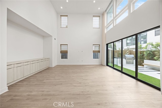 Detail Gallery Image 3 of 28 For 157 Creation St, Irvine,  CA 92618 - 5 Beds | 5 Baths