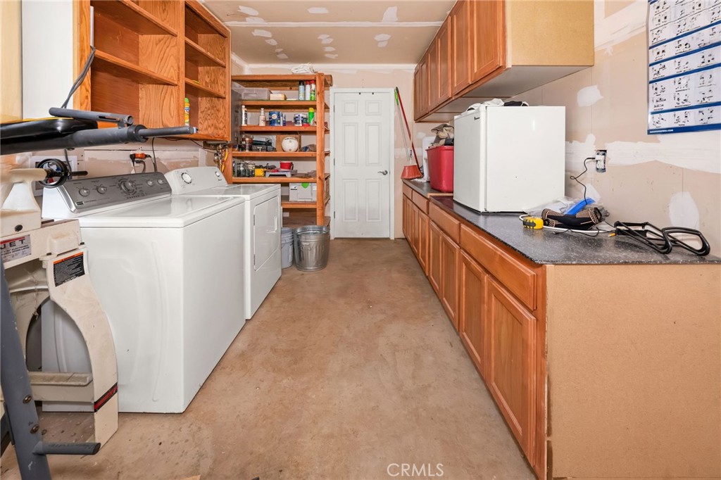 https://media.crmls.org/medias/3772b756-5702-4333-b352-2ee687121bfa.jpg?preset=X-Large