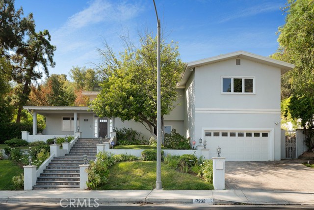 17232 Quesan Place, Encino CA: https://media.crmls.org/medias/37732bb0-6c10-4ad3-800d-69effee435cf.jpg