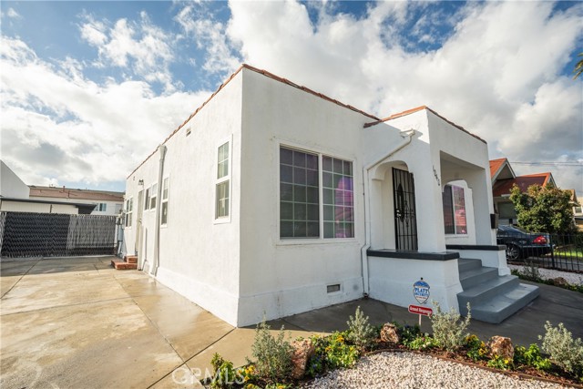 1040 10th Street, Long Beach, California 90813, 3 Bedrooms Bedrooms, ,2 BathroomsBathrooms,Single Family Residence,For Sale,10th,SB24018332