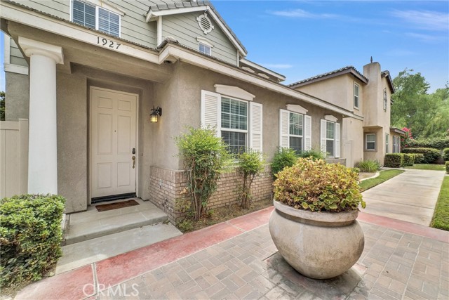 Detail Gallery Image 3 of 29 For 1927 Kenton, Riverside,  CA 92501 - 3 Beds | 2/1 Baths