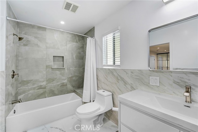 Detail Gallery Image 9 of 10 For 2170 Sunset Plaza Dr, Los Angeles,  CA 90069 - 3 Beds | 2 Baths