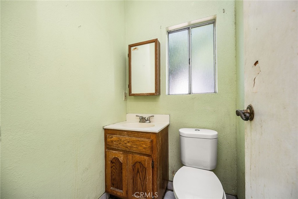 https://media.crmls.org/medias/37759578-fb6a-40ee-99c1-e51e7f8e135e.jpg?preset=X-Large