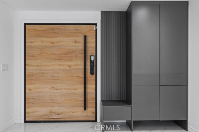 Detail Gallery Image 6 of 51 For 15631 Sunburst Ln, Huntington Beach,  CA 92647 - 5 Beds | 3/1 Baths