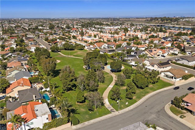 Detail Gallery Image 27 of 29 For 21662 Saluda Cir, Huntington Beach,  CA 92646 - 4 Beds | 3 Baths