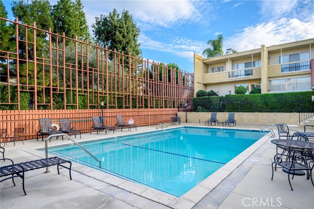Detail Gallery Image 28 of 31 For 5435 Yarmouth #7,  Encino,  CA 91316 - 2 Beds | 2/1 Baths
