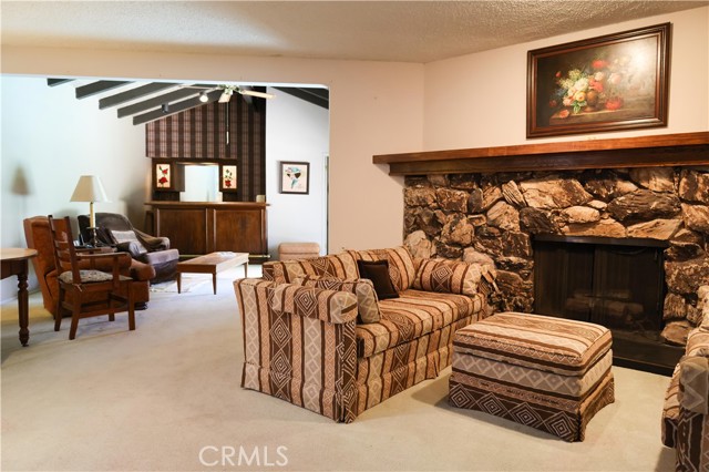 Detail Gallery Image 13 of 20 For 10035 Gierson Ave, Chatsworth,  CA 91311 - 4 Beds | 3 Baths
