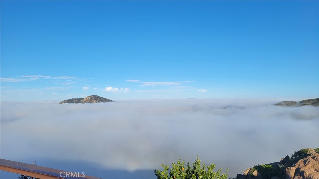 https://media.crmls.org/medias/37786b18-5753-40e8-a5e0-87caa4af4fb8.jpg?preset=X-Large