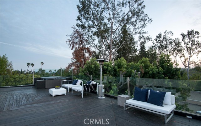 Detail Gallery Image 14 of 21 For 1024 Summit Dr, Beverly Hills,  CA 90210 - 7 Beds | 7/2 Baths