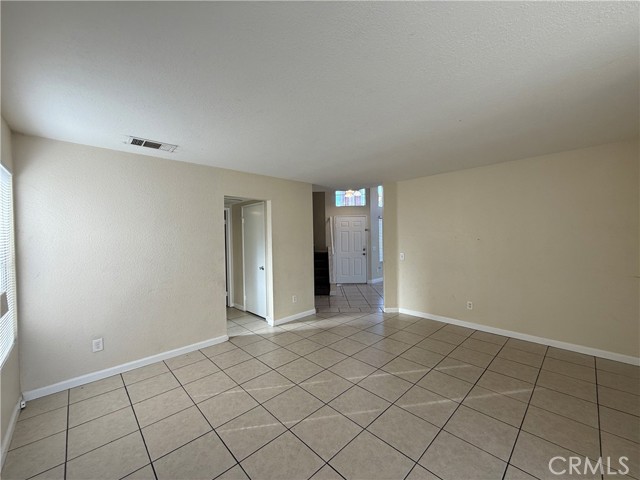 Detail Gallery Image 14 of 61 For 927 Dolphin Dr, Perris,  CA 92571 - 4 Beds | 2/1 Baths