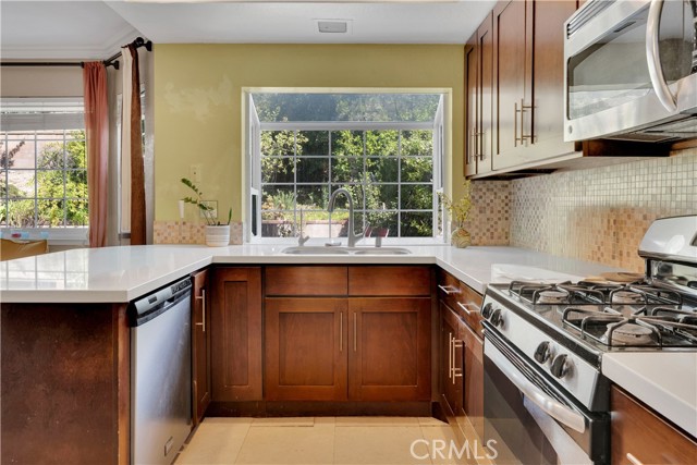 Detail Gallery Image 6 of 39 For 907 Pineridge St, Upland,  CA 91784 - 4 Beds | 2/1 Baths