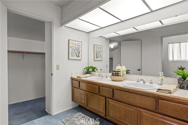 Double sinks with wall to wall Mirror and plenty of cabinets and drawers. Step down into your wall to wall walk in closet.