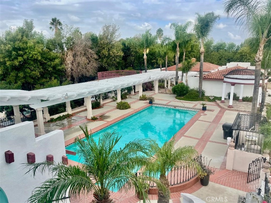 https://media.crmls.org/medias/377990f2-49de-44a0-9440-13bf7ec27f22.jpg?preset=X-Large