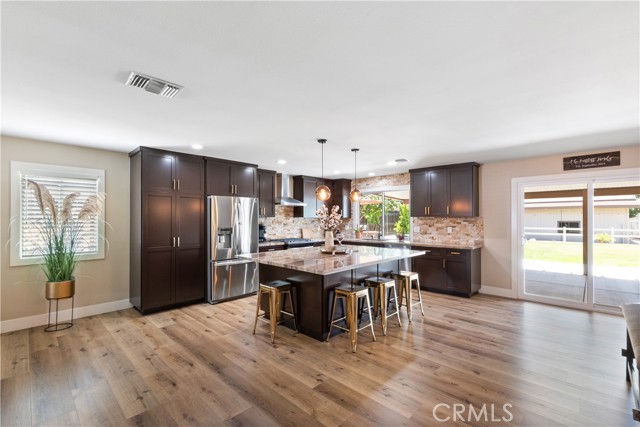33127 Camelot Drive, Yucaipa CA: https://media.crmls.org/medias/377a3b72-e1ac-4ca2-985a-274e355bf2fb.jpg
