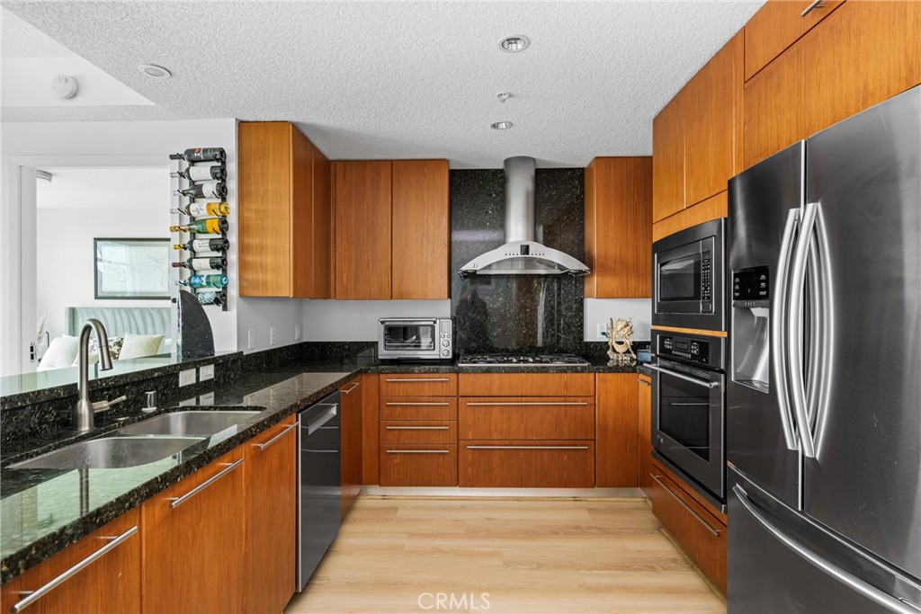 https://media.crmls.org/medias/377aefb9-4a7d-4c4b-8536-e2029bced4db.jpg?preset=X-Large