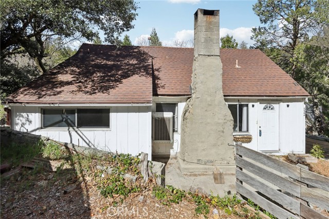 Detail Gallery Image 3 of 41 For 532 Sunset, Crestline,  CA 92325 - 3 Beds | 1/1 Baths