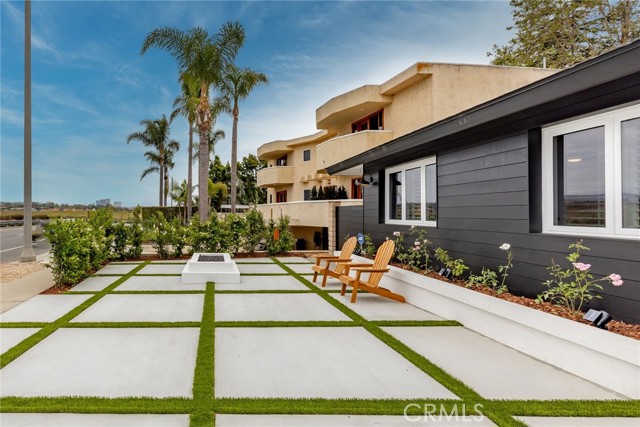 Detail Gallery Image 5 of 55 For 2309 Irvine Ave, Newport Beach,  CA 92660 - 4 Beds | 2/1 Baths