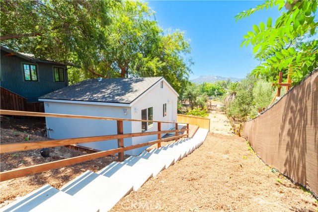 2123 Navarro Avenue, Altadena CA: https://media.crmls.org/medias/37809b45-7bba-4bc6-8233-4e35769e405b.jpg