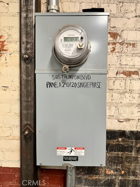 585 E Thompson Boulevard, Ventura CA: https://media.crmls.org/medias/3780befa-766e-46df-87a9-1b6bf3c47777.jpg