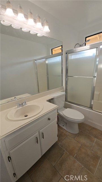 Detail Gallery Image 22 of 35 For 10387 Crossing Green Cir, Moreno Valley,  CA 92557 - 4 Beds | 2/1 Baths