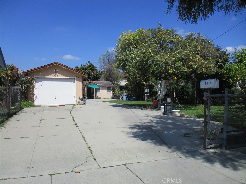 137 W Saxon Avenue