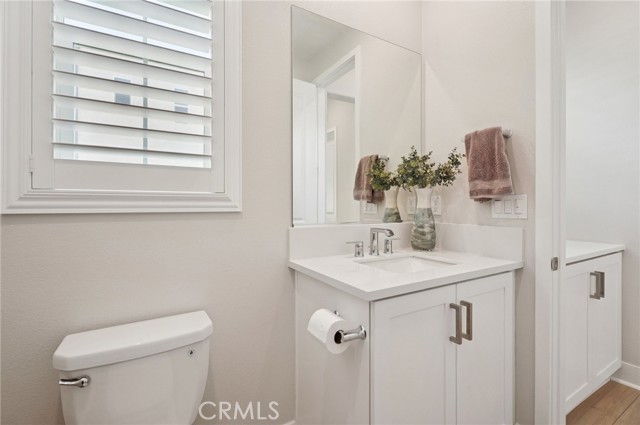 27008 Declaration Road, Valencia CA: https://media.crmls.org/medias/3783a75e-f5f1-4e5f-bdc5-6e83d15e5d46.jpg