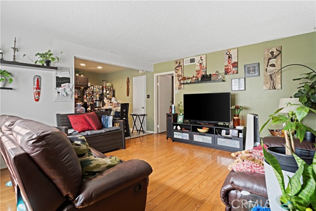 Detail Gallery Image 7 of 38 For 12915 Lariat, Norwalk,  CA 90650 - 3 Beds | 2 Baths