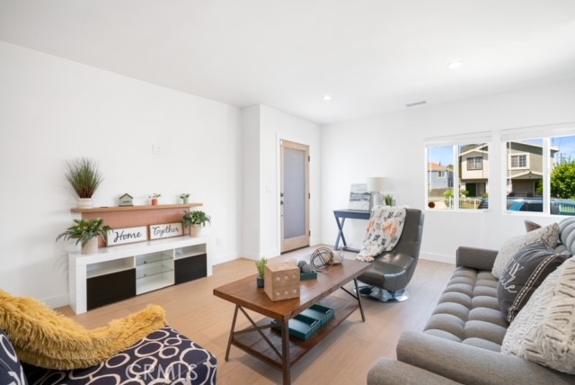 2672 Newell Street, Los Angeles CA: https://media.crmls.org/medias/3784afdc-7a76-4032-8ee8-6188d4d47172.jpg