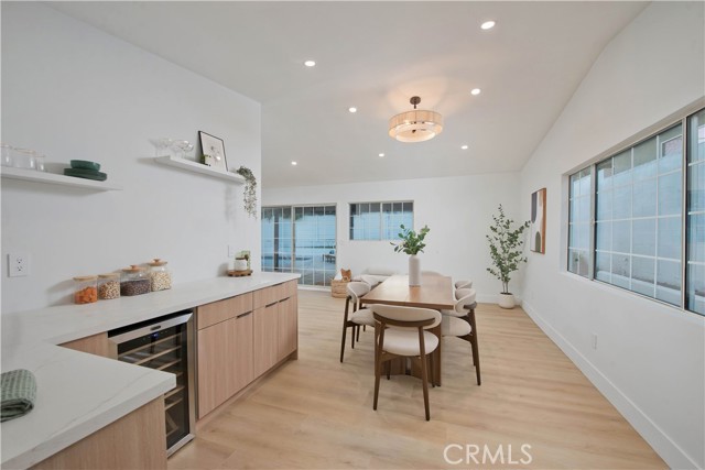 9355 Ruffner Avenue, Northridge CA: https://media.crmls.org/medias/3785e533-7921-4b7e-a2f6-6656192b3c79.jpg
