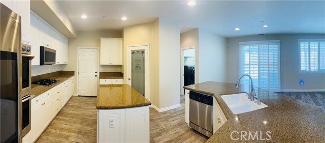 Detail Gallery Image 8 of 17 For 325 Deodar St, Redlands,  CA 92374 - 6 Beds | 4 Baths