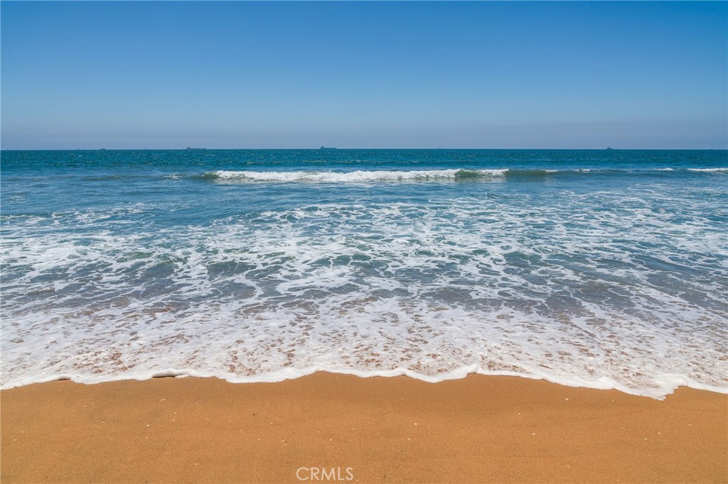 https://media.crmls.org/medias/3787b4de-01a3-42ff-93a9-cbfc45e4b020.jpg?preset=X-Large
