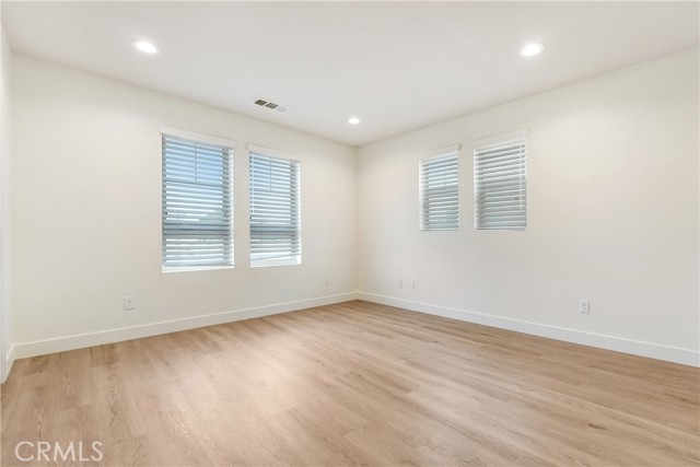 Detail Gallery Image 8 of 15 For 7209 N Chestnut, Van Nuys,  CA 91405 - 3 Beds | 3 Baths