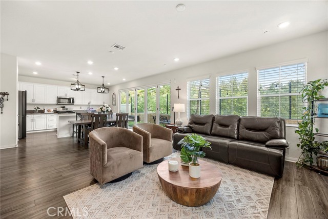 Detail Gallery Image 12 of 48 For 11612 Alton Dr, Corona,  CA 92883 - 3 Beds | 2/1 Baths