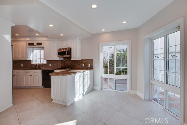 Detail Gallery Image 17 of 39 For 3667 Sawtelle Bld, Los Angeles,  CA 90066 - 5 Beds | 3/1 Baths