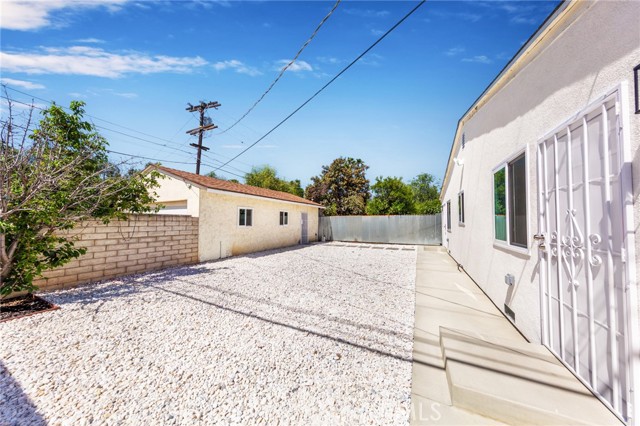 Detail Gallery Image 4 of 31 For 22016 Schoolcraft St, Canoga Park,  CA 91303 - 3 Beds | 2 Baths