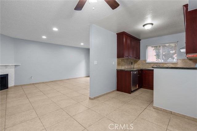 14265 Terra Bella St, Panorama City CA: https://media.crmls.org/medias/378a81e2-1be5-49e7-834c-158f3f0e4dd7.jpg